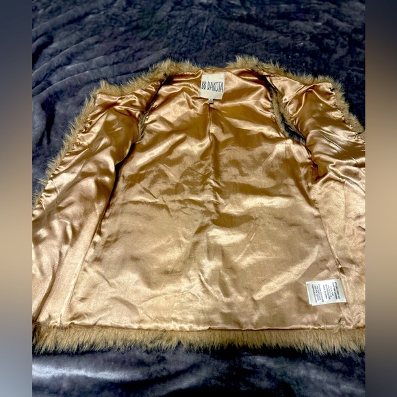 Faux fur Vest - Picture 3 of 3